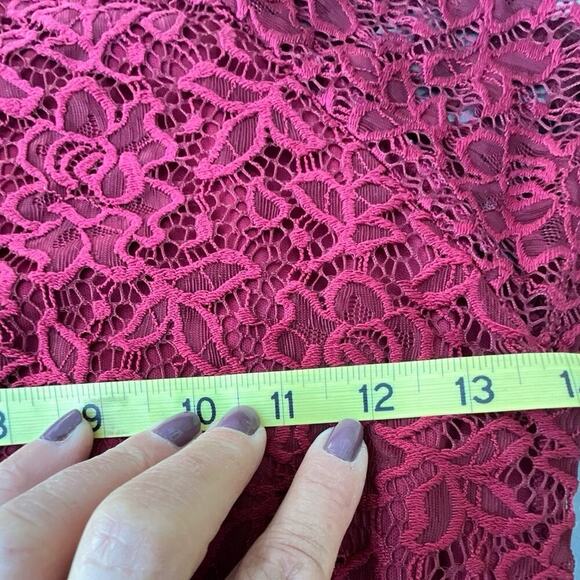 Adam Levine Girls XS, (4-5) Maroon lace pull on, short sleeves, full skirt - Picture 5 of 7